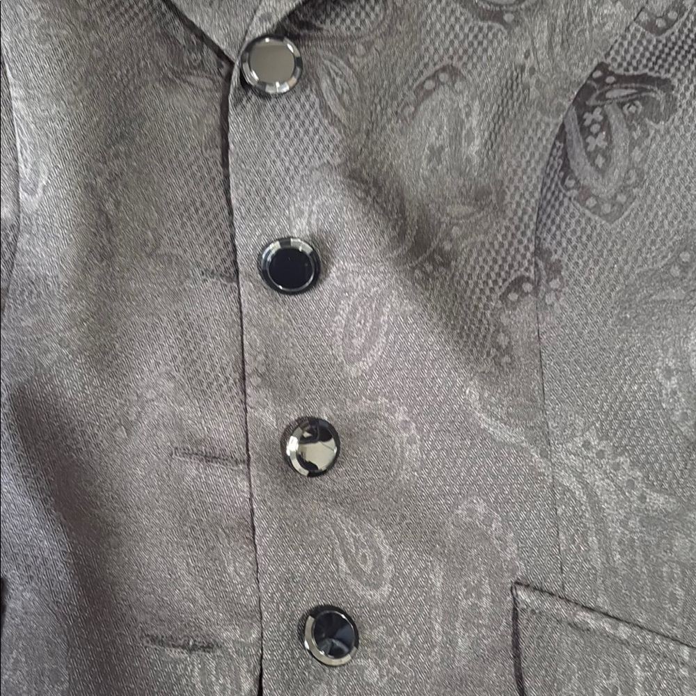 Vintage Black Blazer with Structured Shoulders and Tailored Fit - Picture 3 of 4